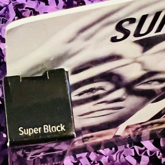 It Cosmetics Superhero Liner in Super Black - Picture 2 of 11